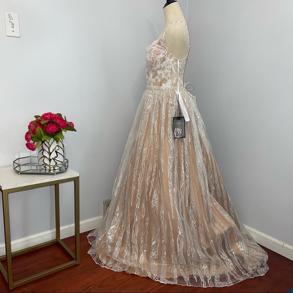 Mac Duggal Floral Appliqué Contrasting Tulle Ballgown New With Tag - Picture 9 of 16